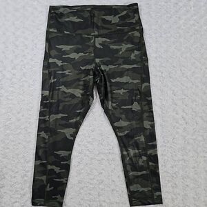 Athleta Ultimate Camo 7/8 Tight womens 1X Gym Running Workout Yoga